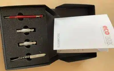 Nouvel emballage Econox : boîte avec calage en mousse pour la sonde et ses accessoires, avec pochette à documents